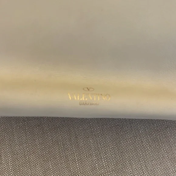 Valentino Garavani Handbag - Picture 3 of 6